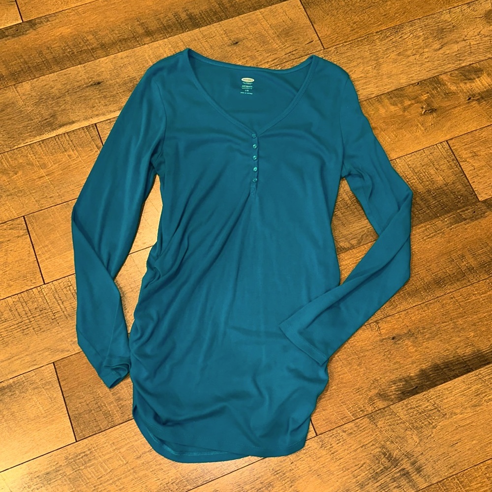 ⭐️HP⭐️ Old Navy Henley Shirt